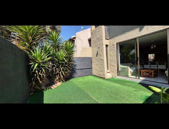 2 BEDROOM TOWNHOUSE FOR SALE IN MEYERTON CENTRAL